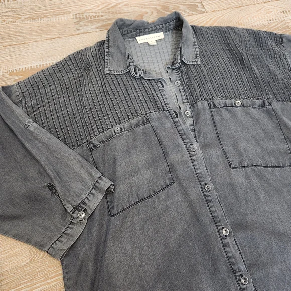 Lovestitch Women's Gray Button-Up Top - Picture 3 of 3